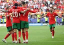 Криштиану Роналду не забил гол, но сделал селфи после победы Португалии над Турцией со счетом 3:0 на Чемпионате Европы 2024.