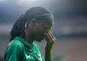 Полин Зулу из Замбии в слезах после удаления за красную карточку на Олимпиаде против США.