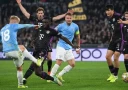 ФК "Бавария" осуждает расистские оскорбления, направленные в адрес защитника Дайота Упамекано после поражения в Лиге Чемпионов.