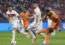 Сборная Нидерландов обыграла команду Турции и впервые с 2004 года сыграет в полуфинале ЧЕ