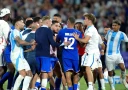 Сборные Франции и Аргентины по футболу устроили потасовку после четвертьфинала Олимпиады