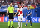 Арбитр Данни Маккели, увеличивший время матча Хорватия - Италия на 8 минут, лишится права судить на Чемпионате Европы 2024 года.