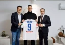 Футболист Калинич перешел в хорватский клуб "Хайдук" и получит зарплату в размере 1 миллион евро.