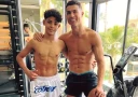 Криштиану Роналду и его сын демонстрируют впечатляющие пресс в спортзале