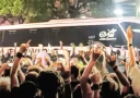 Толпа болельщиков окружила автобус команды "Интер Майами" с Лионелем Месси перед матчем сборной Аргентины против сборной Сальвадора.