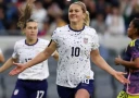 Сборная США женщин восстанавливается после поражения и одерживает доминирующую победу над сборной Колумбии со счетом 3:0 в четвертьфинале Кубка золота.