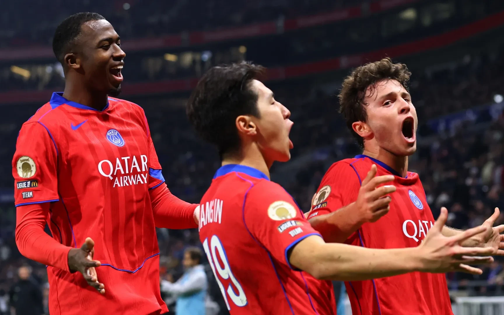 ПСЖ в концовке матча одолел «Лион» и вновь возглавил турнирную таблицу Лиги 1