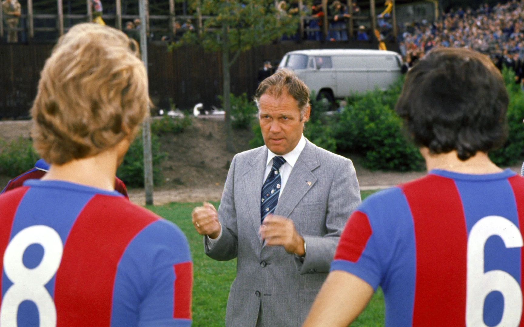 Тотальный футбол: Как Ринус Михелс придумал прессинг и смену позиций.