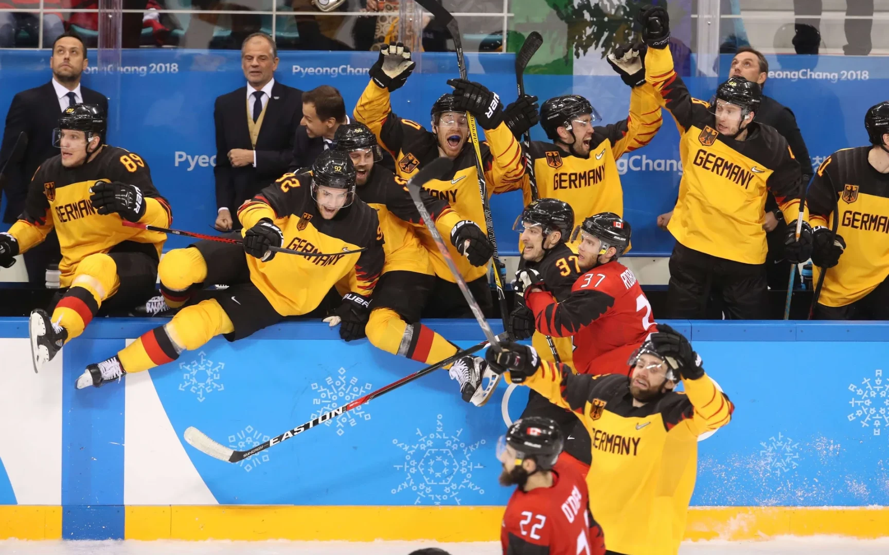 Когда лед плавился от стыда: 5 хоккейных матчей, перевернувших историю Олимпийских игр