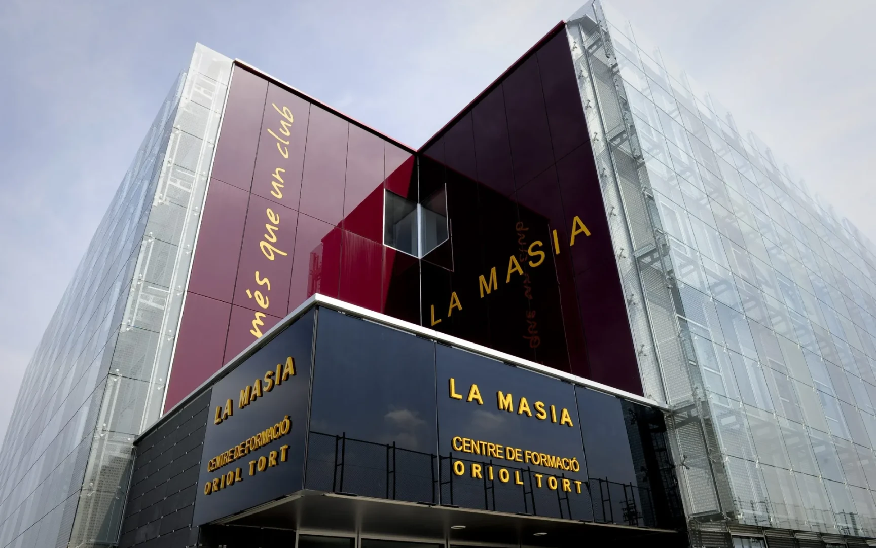 Кузницы футбольной элиты: Глобальное исследование методологий и экономики лучших академий мира