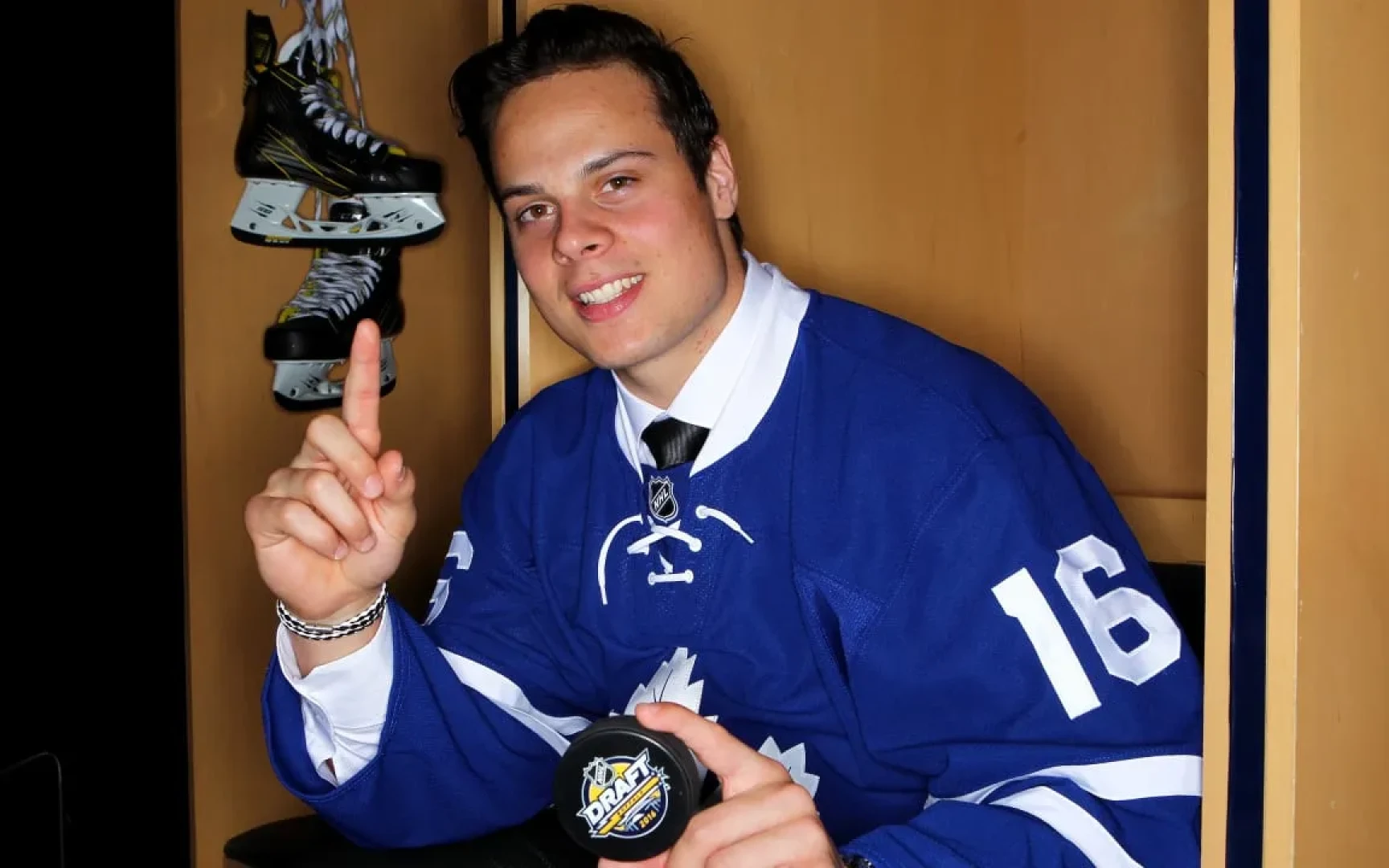 Топ-5 лучших дебютов в истории НХЛ: От рекорда Селянне до каре Мэттьюса