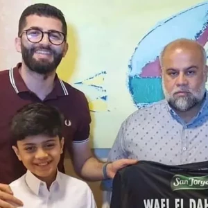 Футбольный клуб Палестино из Чили, основанный палестинскими иммигрантами, подарил майку журналисту Ваэлю Аль-Дахдоу.