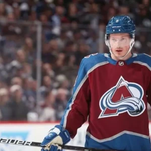 "Впечатляющий опыт!" - отметил Кейл Макар после своего первого хет-трика в НХЛ.