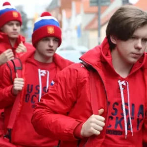 Губерниев признался, что ему было бы стыдно встречать молодежную сборную России после инцидента в аэропорту в Канаде