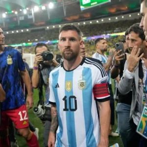 Аргентина обыграла Бразилию в отборе к ЧМ-2026. Матч начался позже из-за драки фанатов с полицейскими