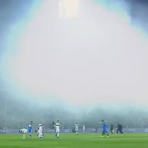 Матч чемпионата Аргентины был прерван из-за облака слезоточивого газа на стадионе