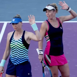 Победа Звонаревой и Зигемунд в первом матче на Итоговом турнире WTA в парном разряде