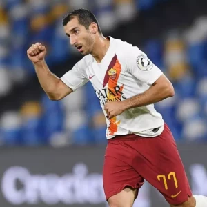 «Рома» обыграла «Лацио» в римском дерби, победный гол забил Мхитарян