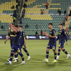 Игроки Фенербахче покидают финал Суперкубка через минуту игры после призыва клуба к "перезагрузке турецкого футбола"