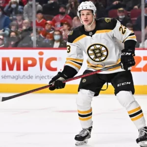 «Ванкувер» обменял двух хоккеистов в «Бостон» на нападающего Джека Студничку