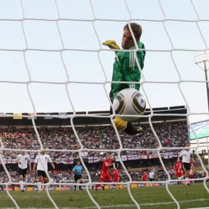Как незасчитанный мяч Фрэнка Лэмпарда в ворота Германии на чемпионате мира 2010 года изменил футбол