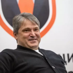 Вадим Евсеев запрыгнул на стол в раздевалке после победы «Шинника» в серии пенальти