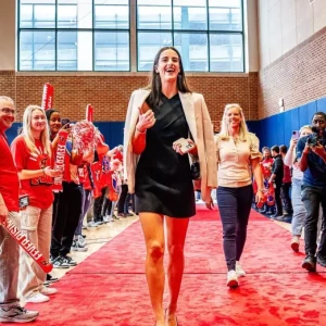 Индиана Фивер официально приветствует Кейтлин Кларк дома: новая эра в истории Женской национальной баскетбольной ассоциации.