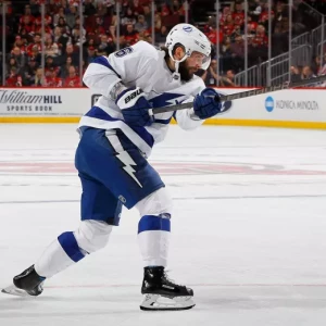 Никита Кучеров набрал 52-е очко в сезоне-2022/2023 НХЛ