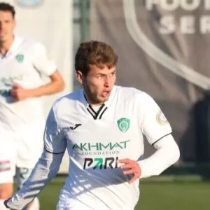 Футбольный матч «Рубин» против «Ахмат» завершился со счетом 2:1. Во втором тайме игры вратарь Садулаев забил гол в ворота хозяев.