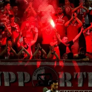 Фанаты «Спартака» зажгли пиротехнику во время товарищеского матча с «Нефтчи»