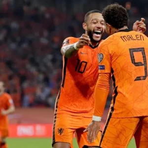 Гол Тиля и хет-трик Депая принесли Нидерландам крупную победу в матче с Турцией