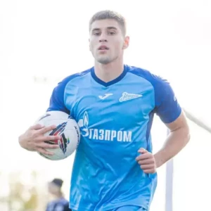 Саусь, полузащитник «Зенита‑2», перешел в «Шинник» на правах аренды.