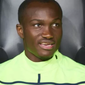 Скончался ганский футболист Рафаэль Двамена в возрасте 28 лет после падения на поле.