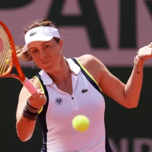 Павлюченкова не достигла полуфинала турнира в Аделаиде