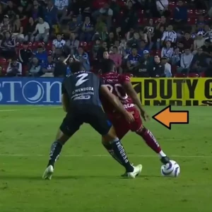 Игрок в Мексике был удален за введение пальца в "пятую точку" сопернику