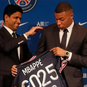По информации СМИ, PSG до сих пор задолжает миллионы Килиану Мбаппе в виде неоплаченной зарплаты и бонусов.