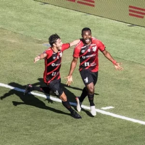«Атлетико Паранаэнсе» обыграл «Брагантино» в финале Южноамериканского кубка