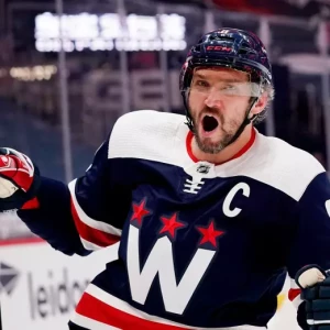 Александр Овечкин стал первой звездой игрового дня НХЛ, Панарин — третьей