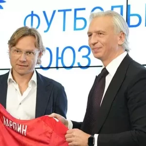 Карпин назвал тренерский штаб в сборной России