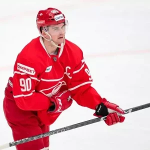 Андрей Локтионов достиг юбилейной отметки - 100 заброшенных шайб за свою карьеру в КХЛ.