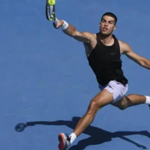 Когда играет Алькараз против Шевченко? Во сколько и где смотреть Australian Open 2025 по телевизору