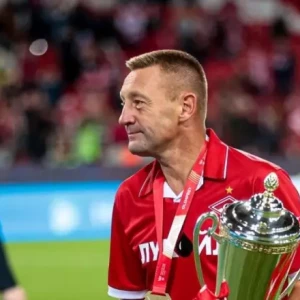 Тихонов говорит о "Краснодаре": команда может принести первый трофей Галицкому, если не будет продавать своих лучших футболистов.