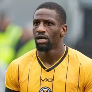 Омар Богл: нападающий Ньюпорта говорит о расистском оскорблении, когда мужчина признал себя виновным в расистском оскорблении в его адрес на матче против Жиллингема