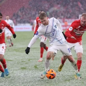 Футболист команды "Пари НН" Трошечкин о жизни спортсменов: "Заработать им проще, но многие живут тяжело"