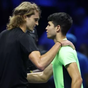 Поражение Карлоса Алькараса от Александра Зверева на его дебютном турнире ATP Finals