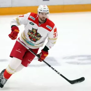 Хоккейный клуб "Куньлунь" осуществил обмен двумя игроками с командами "Нефтехимик" и "Адмирал"