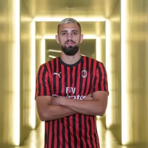 «Милан» продал своего футболиста