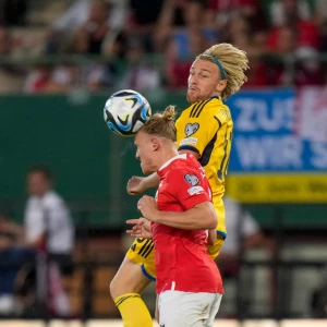 Дубль Баумгартнера принёс Австрии победу в матче со Швецией