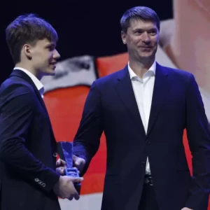 «Не очень ценно». Гребёнкин — о полученном «лучшем новичке» сезона КХЛ