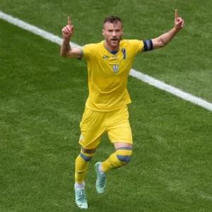 Официально: капитан сборной Украины Ярмоленко вернулся в киевское «Динамо»